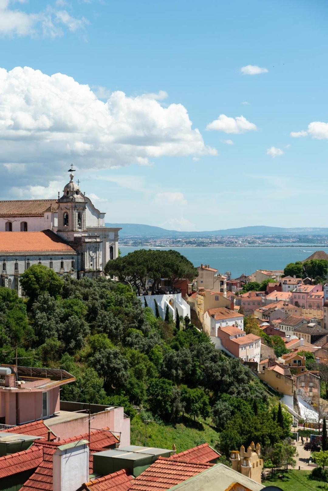 Apartment For 2 Just 250m From Largo Intendente Lisbon
